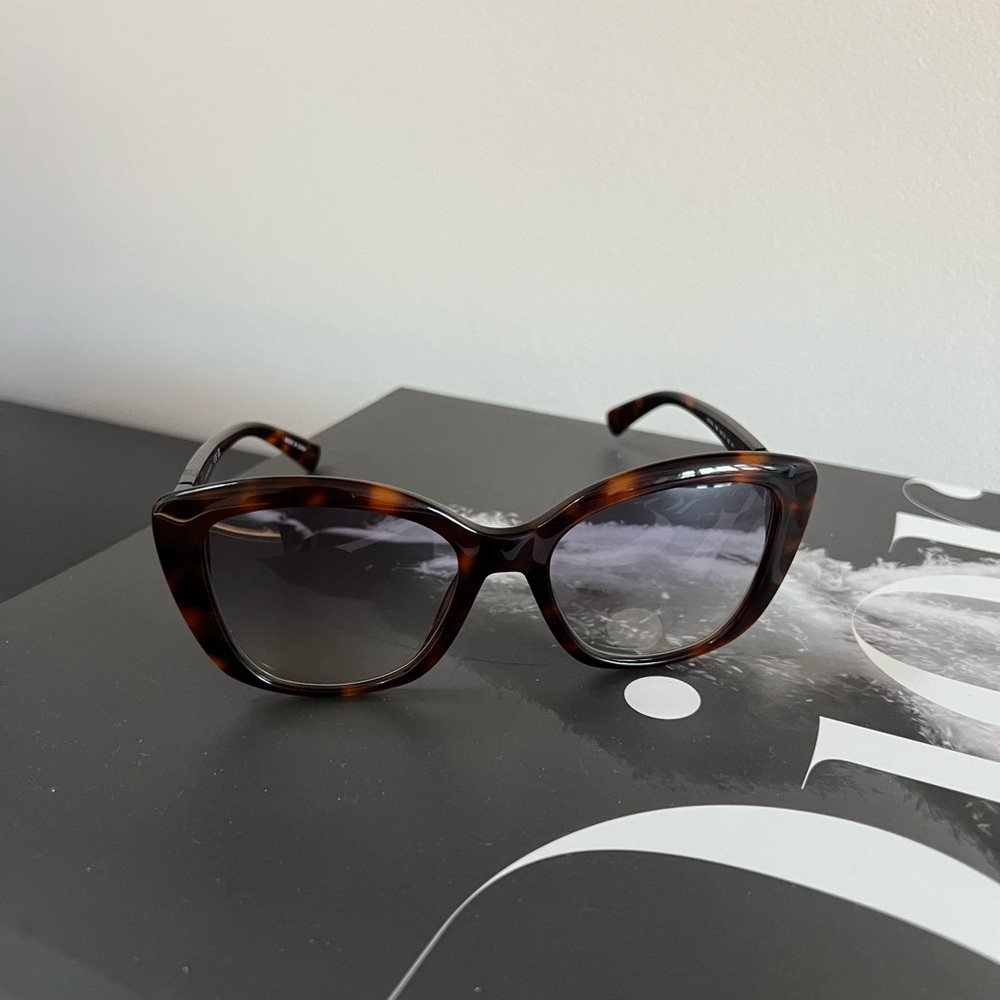 Longchamp Elegant Tortoise Shell Sunglasses - Picture 9 of 15